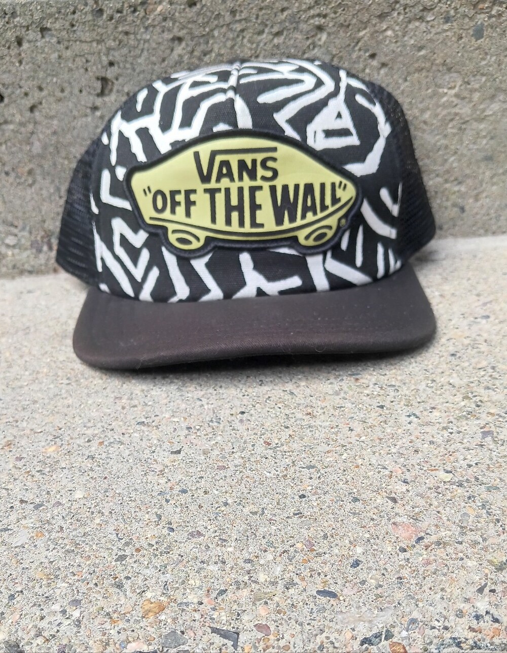 NWOT VANS "Off The Wall" Black & White Graphic Trucker Hat